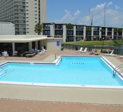 pool &amp; clubhouse
